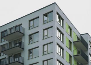 Immeuble d'habitation Façade d'un immeuble d'habitation en ville